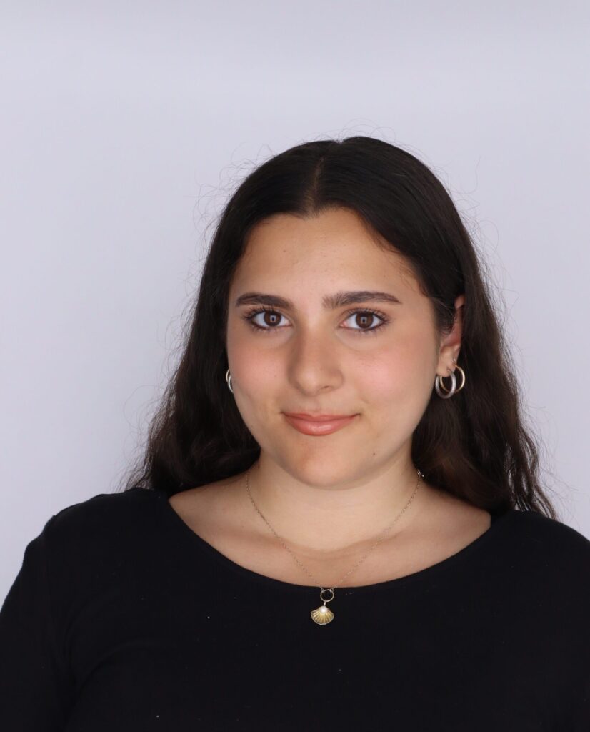 Headshot of Olivia Deantoni