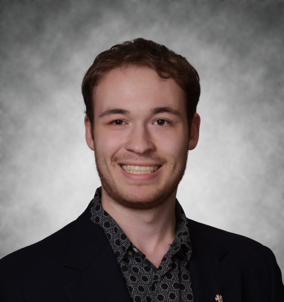 Headshot of Quinn Elliott